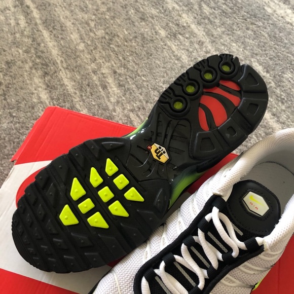✔️ NIB✔️ NIKE 'White Volt' Air Max Plus - Picture 4 of 11